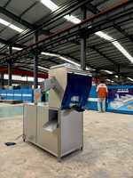 Aangepaste hoogwaardige SUS 304 ananasontpitter elektrische ananas schil- en ontpittermachine met capaciteit van 100-3000 kg/uur