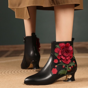 Nouvel Arrivage : Bottines Cheongsam de Luxe en Cuir de Vachette Brodé, Style Ethnique Chinois, à Bout Pointu et Talon Carré - Product Image 2