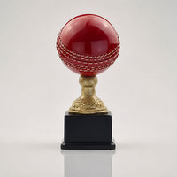 Trophée de cricket en résine en gros avec base en résine rouge et or antique 29,0 cm – Récompense de championnat de cricket