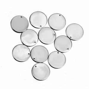 Pendentifs ronds classiques en acier inoxydable vierges pour initiales, accessoires pour hommes et femmes - Product Image 1