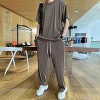 Setelan Kaos Lengan Pendek Tipis Bahan Sutra Es Kasual untuk Pria Musim Panas dan Celana Cepat Kering Grosir