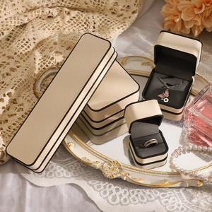 Caja <span class=keywords><strong>de</strong></span> Joyería EVERWIN <span class=keywords><strong>de</strong></span> Cuero PU con Esquinas Redondeadas y Borde Negro, Caja para Guardar Joyas, Colgantes, Collares, Anillos y Pulseras - Product Image 1