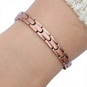 สร้อยข้อมือโซ่รูปไข่แบบมินิมอลลิสต์ ทำจากทองแดงแท้ ดีไซน์สวยงามทันสมัย - Product Image 1