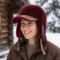 Gorro de Piel de Cordero Personalizado con Visera de Cuero PU, Gorro de Invierno para Clima Frío con Protección para las Orejas, Gorro de Soldado para Unisex, Venta al por Mayor