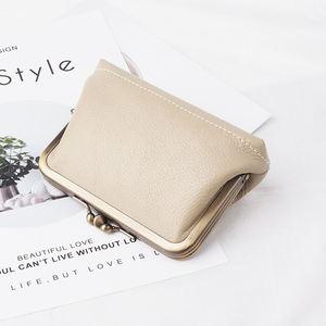 Bolso de Mano de Cuero Elegante de Diseño Único para Damas, para Uso Diario, Trabajo de Oficina, Viajes y Compras, Disponible para la Venta - Product Image 3