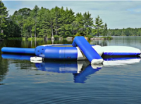 Trampolines aquatiques gonflables Aqua Jump avec toboggan pour parc d'attractions