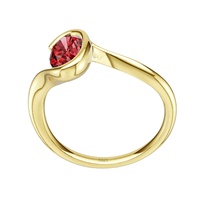 Hochwertiger Minimalistischer Hochzeitsjubiläums-Ring aus 925 Sterling Silber, Vergoldet mit Rubinrotem Ovalen Zirkonia in Wellendesign für Damen