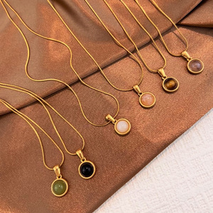 Collier pour <span class=keywords><strong>femme</strong></span> en acier inoxydable plaqué or 18 carats, étanche, avec pendentif en pierre naturelle et chaîne serpent ronde, design superposé unique - Product Image 4