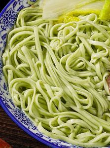 Nouilles de haute qualité, saines et hypocaloriques, aux feuilles de mûrier, courge amère et céleri, en polyester, pour usage promotionnel familial - Product Image 3