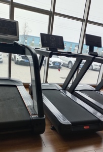 Bicicleta Estática Comercial de Alta Resistencia para Gimnasios Pequeños y Medianos, Inclinación del 15%, Capacidad de 150 kg, Carga Inalámbrica YT1001 - Product Image 5