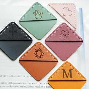 ที่คั่นหนังสือรูปสี่เหลี่ยมมุมโค้งแบบกำหนดเองได้ ทำจากหนังเทียม สามารถสลักชื่อหรือข้อความได้ เป็นของขวัญส่วนตัว - Product Image 4