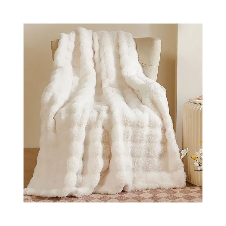 QUNZHEN Hot Selling Eco-Friendly Luxury Warm Fur Winter wholesale warm winter blankets for bed