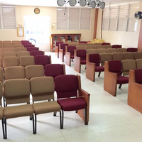 Silla moderna de iglesia de metal de tela, venta al por mayor barata, muebles de teatro y Escuela acolchados apilables, necesidades de conexión de hospital
