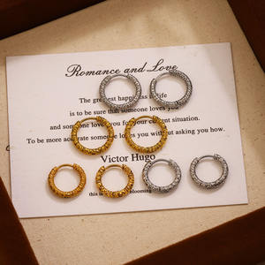 Créoles texturées uniques - Acier inoxydable plaqué <span class=keywords><strong>or</strong></span> 18 carats - Créoles rondes minimalistes géométriques pour femmes - Product Image 2