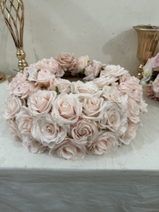 Centro de Mesa de Flores Artificiales Rosadas de 60 cm, Personalizable, de GreenLife Classics, para Decoración de Mesa de Boda o Banquete - Product Image 2