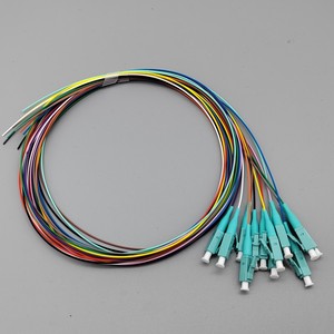 1M 1,5 M Multimodo OM3 50/125 0,9mm LSZH 12 Color LC UPC Conectores Pigtails con Aqua Boot - Product Image 5