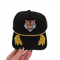 Casquette de camionneur en maille à 6 panneaux à visière incurvée noire personnalisée Captains Tiger, style Hip Hop Y2K tendance pour la plage et les spectacles, en tissu éponge
