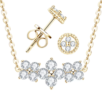 Ensemble de bijoux en argent sterling 925 avec boucles d'oreilles torsadées en moissanite de 1,3 mm et collier pendentif trèfle à quatre feuilles en moissanite de 3 mm et 2,5 mm