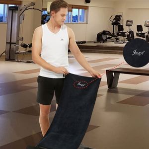 Serviette de sport en microfibre personnalisée avec logo et poche zippée - Product Image 4