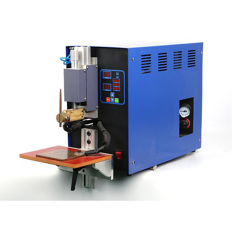 Фотолабораторный цилиндрический аппарат для точечной сварки литий-ионных аккумуляторов