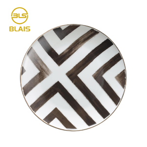 Ensemble d'assiettes rondes <span class=keywords><strong>de</strong></span> 30 cm en porcelaine <span class=keywords><strong>de</strong></span> luxe Shinny noir et blanc Crossroad Pizza écologique avec bordure dorée - Product Image 4