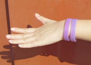 Braccialetto in Silicone Sensibile ai Raggi UV che Cambia Colore, Personalizzabile con il Tuo Logo - Product Image 6