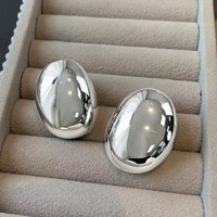 Grandes boucles d'oreilles géométriques en métal épais pour femmes Boucles d'oreilles européennes à la mode en or 18 carats Boucles d'oreilles en cuivre
