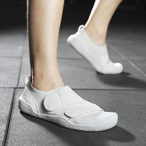 Zapatillas deportivas transpirables antideslizantes de suela blanda con parte superior de malla para gimnasio interior, para parejas, para entrenamiento integral de sentadillas y peso muerto - Product Image 5