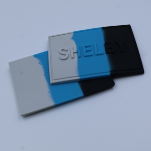 <span class=keywords><strong>Logo</strong></span> de marque de vêtement en caoutchouc gaufré personnalisé Presse à chaud en silicone <span class=keywords><strong>Logo</strong></span> en silicone Étiquettes de vêtements pour sacs - Product Image 4