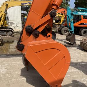 Excavadora de cadenas Hitachi EX200 usada, totalmente funcional, de 11 toneladas, con componentes Kawasaki, capacidad de cazo de 0.52m, potencia de 73kW, en stock. - Product Image 4