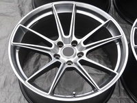Rines de Lujo Forjados con Diseño en V, Acabado Cepillado Transparente, Ajuste Agresivo Personalizado para Porsche, BMW M4, Corvette C8, Model S y X