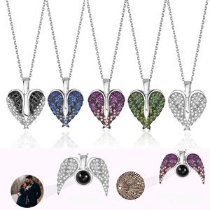 Collana di proiezione fotografica con ali d'angelo un regalo di festa per i propri cari, la famiglia e gli amici questo autunno e inverno - Product Image 2