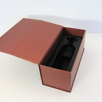 Personalizado 750ML vino tinto whisky respetuoso con el medio ambiente cartón reciclado Cierre magnético caja de regalo portátil mango esponja acolchado