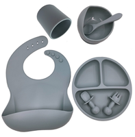 Ensemble d'ustensiles de repas pour tout-petits : bavoirs, bols, assiettes compartimentées, tasses, fourchettes, cuillères en silicone de qualité alimentaire, compatibles micro-ondes et lave-vaisselle