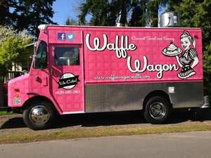 Remolque de cocina móvil con barra de remolque, restaurante sobre ruedas, camión de venta de pizza, helados y aperitivos, aislado - Product Image 4