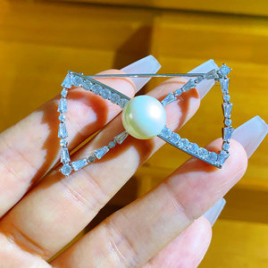 Broche élégante et polyvalente, style coréen et japonais, nœud papillon, perle, zircon complet, broche en cuivre robuste pour manteau, cristal - Product Image 3