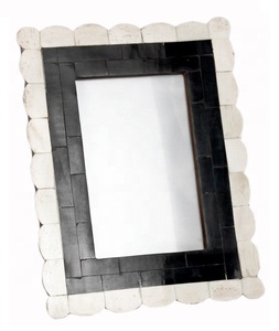 Cadre photo en résine noire design, bordure incurvée grise, fait main, décoration d'intérieur - Product Image 1