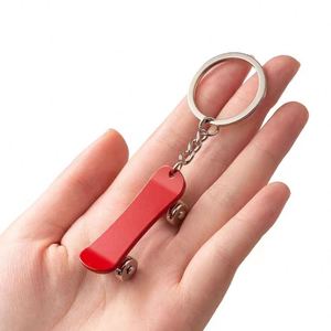 Porte-clés Mini Skateboard Mignon pour Femmes et Hommes, Porte-clés de Voiture Simulant un Scooter, Cadeau Souvenir pour les Amateurs de Skate - Product Image 6