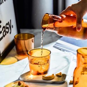 사용자 정의 내열성 간단한 머리맡 유리 물 Carafe 세트 붕규산 유리 텀블러 세트 유리 컵 Carafe 뚜껑