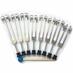 Kit de diapasons chakra 8-en-1 en gros, ensemble de diapasons de guérison sonore lestés avec pieds en caoutchouc de protection, sac en velours et marteau de percussion - Product Image 3