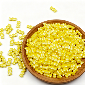 El Pastel de Cumpleaños Está Bellamente Decorado con Dulces Coloridos, Agujas de Azúcar en Forma de Nube Blanca, Cupcakes y Adornos para Repostería - Product Image 3