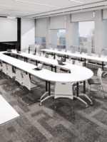 HYZ-253X Table de conférence et de formation moderne pliable et combinable, roulettes mobiles, matériau en bambou, capacité de 20 personnes pour le bureau