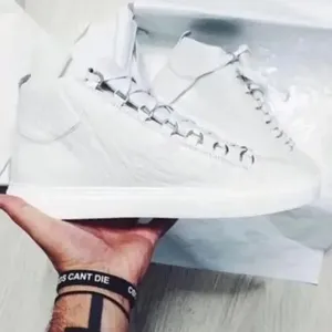 Nouveauté en stock : <span class=keywords><strong>Chaussures</strong></span> <span class=keywords><strong>de</strong></span> skate tendance pour hommes, en cuir plissé, à bout rond, à lacets, à semelle plate, classiques, décontractées et polyvalentes, disponibles en modèles basses et montantes. - Product Image 2