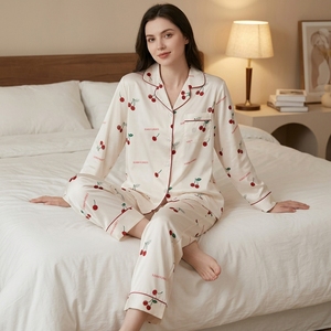 Pijamas <span class=keywords><strong>de</strong></span> Satén <span class=keywords><strong>con</strong></span> Estampado <span class=keywords><strong>de</strong></span> Oso <span class=keywords><strong>de</strong></span> Dibujos Animados, los Más Vendidos al por Mayor, Conjunto <span class=keywords><strong>de</strong></span> 2 Piezas <span class=keywords><strong>de</strong></span> Manga Larga <span class=keywords><strong>de</strong></span> Seda Helada para Mujer, Ropa <span class=keywords><strong>de</strong></span> Dormir <span class=keywords><strong>con</strong></span> Etiqueta Privada OEM - Product Image 1