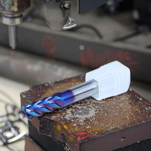 Fresa de extremo CNC de alta velocidad con recubrimiento de nanocarburo de tungsteno, 4 filos, 65HRC, vástago de 8mm, personalizable ODM/OEM ZY/OEM 6mm - Product Image 4