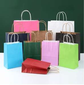 حقيبة ورقية مخصصة مطبوعة لعيد الميلاد للمتاجر مع مقابض تصميم سانتا وشجرة لهدايا الأعياد والعلامة التجارية الترويجية أكياس ورق كرافت - Product Image 6