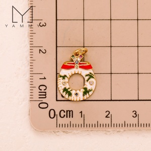 YYS022 Mini Pendentifs de Noël DIY en cuivre plaqué or véritable avec accessoires en émail, renne, bonhomme de neige, cloche, guirlande, breloques - Product Image 5