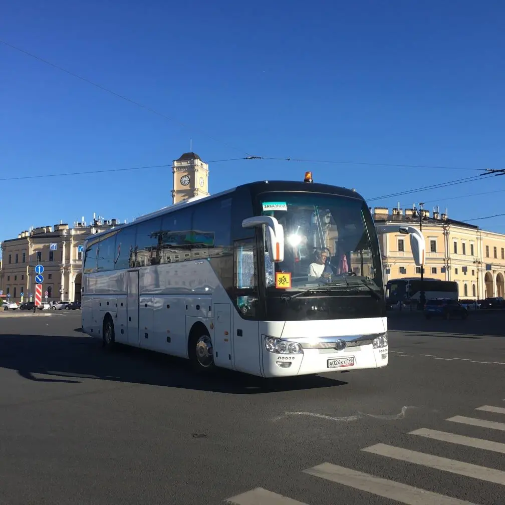 Yutong ZK6126D nuovo autobus lungo trasporto pullman motori Diesel doppio posteriore 55 posti autobus passeggeri in vendita