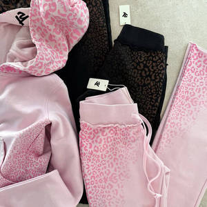 Ensemble de vêtements de détente personnalisés pour femmes, imprimé à pois, vêtements de mode, survêtement, sweat à capuche à double fermeture éclair et pantalon évasé - Product Image 1