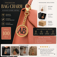 Pendentif de sac en métal personnalisé avec monogramme en or, fermoir mousqueton et chaîne, porte-clés personnalisé
